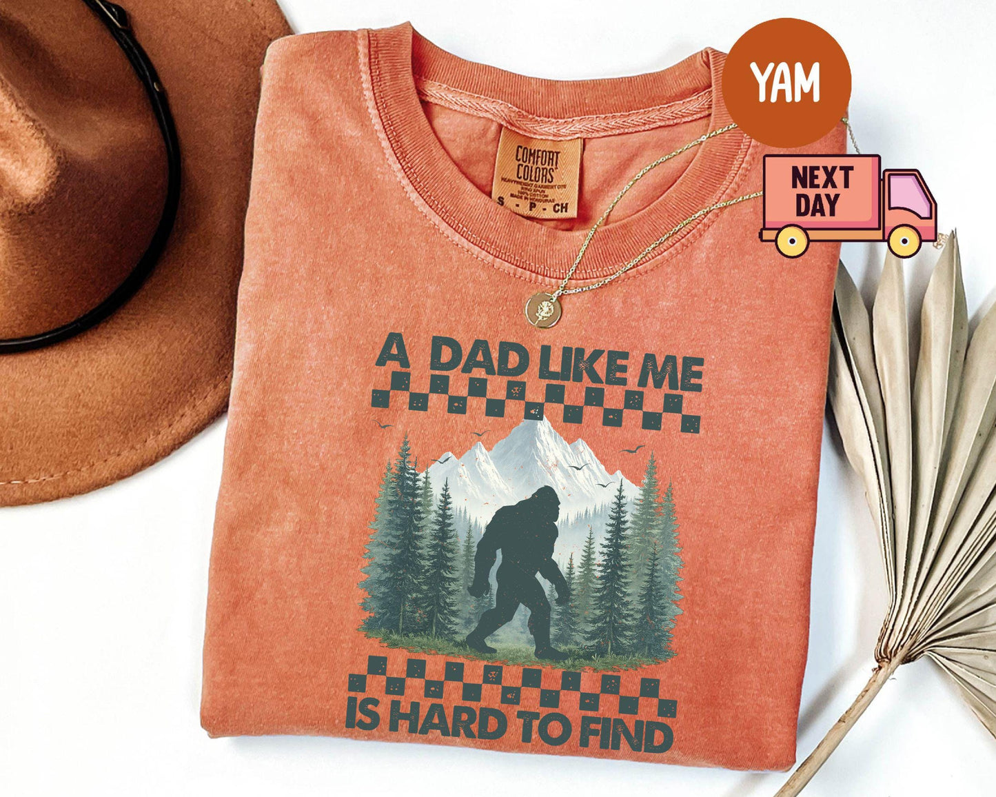Retro Funny Dad Shirt, Funny A Dad Like Me Is Hard To Find T-Shirt, Popular Fathers Day Shirt, Cool Dad Gift