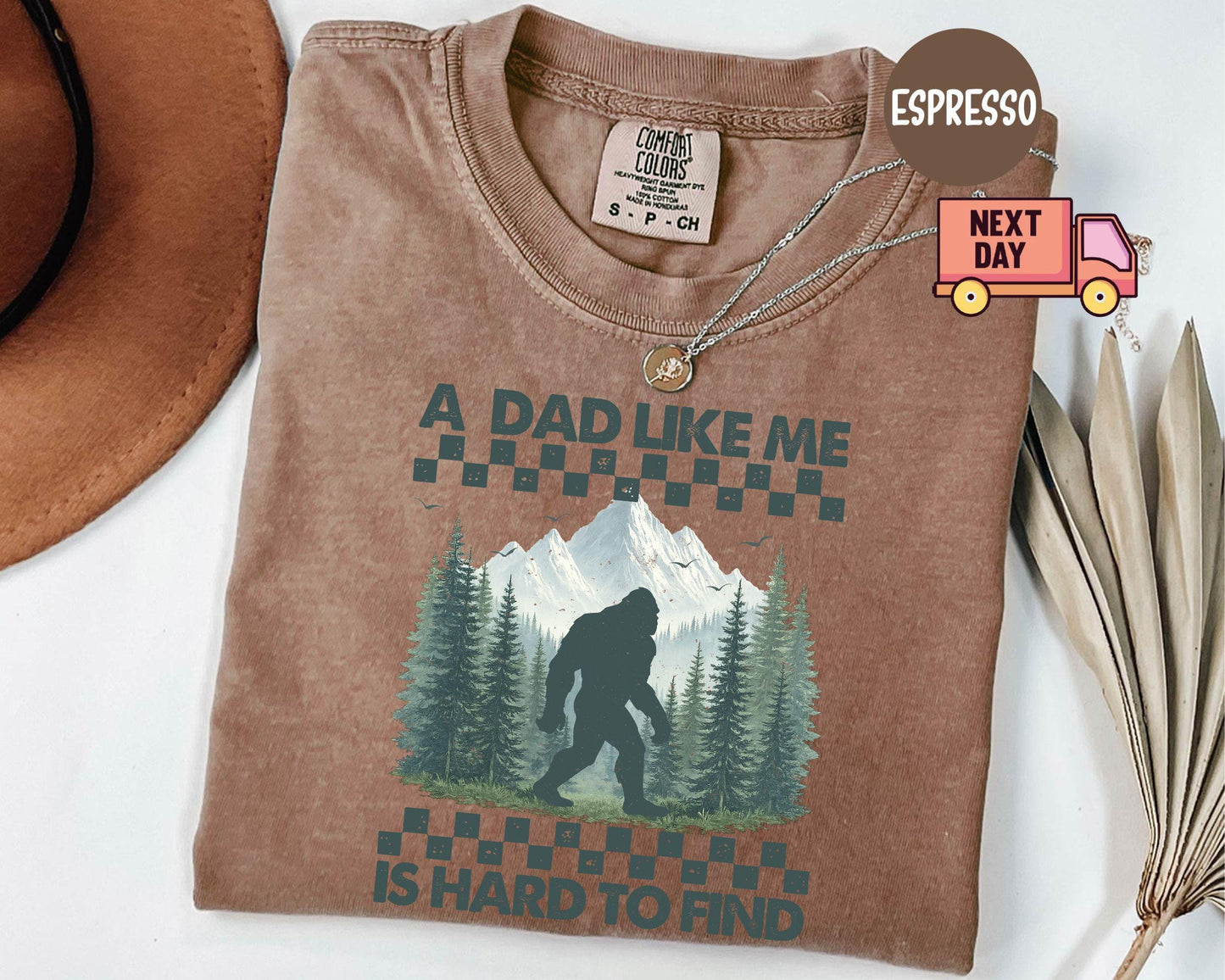 Retro Funny Dad Shirt, Funny A Dad Like Me Is Hard To Find T-Shirt, Popular Fathers Day Shirt, Cool Dad Gift